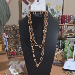 Chérie Elegant Gold Necklace and Earring Set